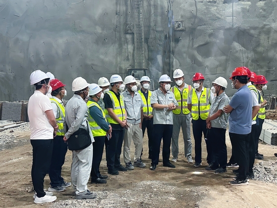 公司副總經理王雄武到張掖抽水蓄能項目檢查指導工作-攝影:楊丁強 (2).jpg