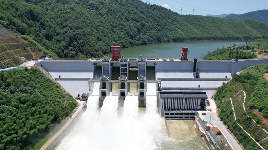 水庫泄水度汛 攝影:楊永軍.jpg