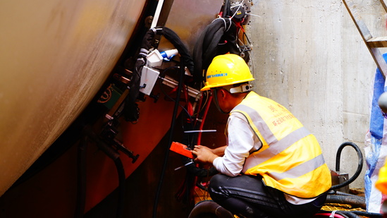 環(huán)北廣東工程項(xiàng)目防腐機(jī)器人運(yùn)行照片—南方公司 胡青沉 攝.jpg